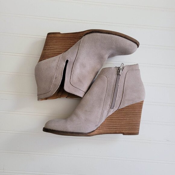 Lucky Brand Boots Size 8 Light Gray Yabba Ankle Booties Cut Out Side Zip Wedge - Picture 8 of 16